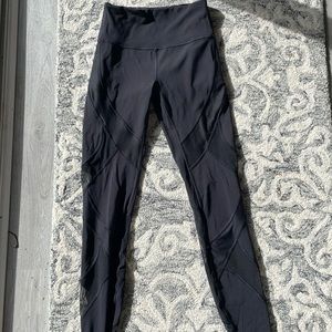 Lulu Lemon black texture mesh leggings size 2